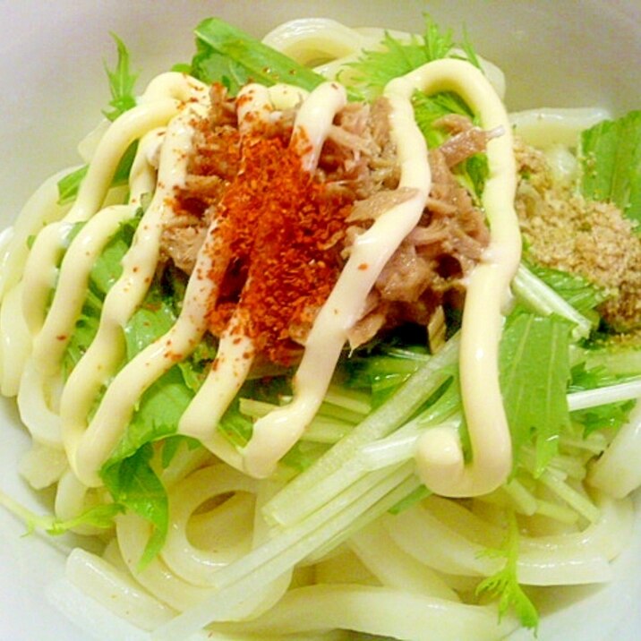 冷凍うどんで簡単♪水菜とツナマヨのごま一味うどん